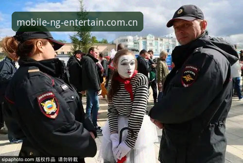 世界杯安保策略调整深度解析：英警员缩减至三人背后的国际赛事管理智慧
